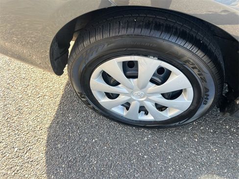 Used 2011 Toyota Corolla LE image 24