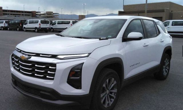 Used 2026 Chevrolet Equinox LT FWD image 4