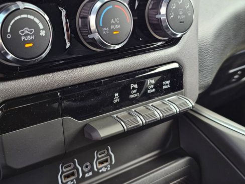 New 2026 RAM 1500 Express AWD/4WD image 14