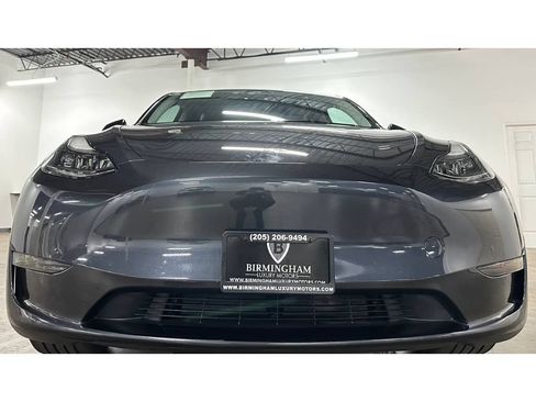 Used 2024 Tesla Model Y Long Range RWD image 3