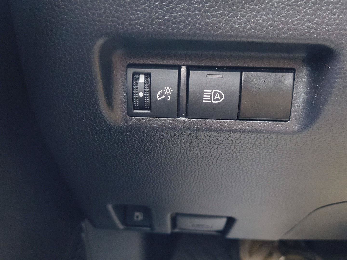 Used 2025 Toyota RAV4 XLE AWD/4WD image 10