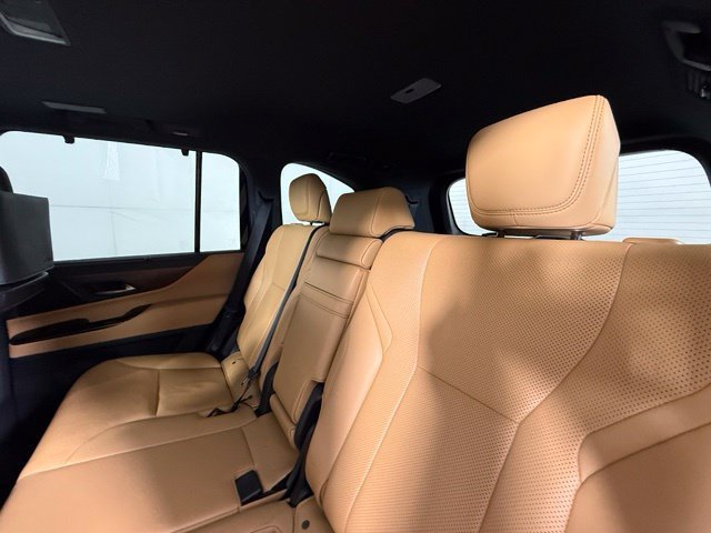 Used 2023 Lexus LX 600 4WD w/ Accessory Package (Z1) image 27