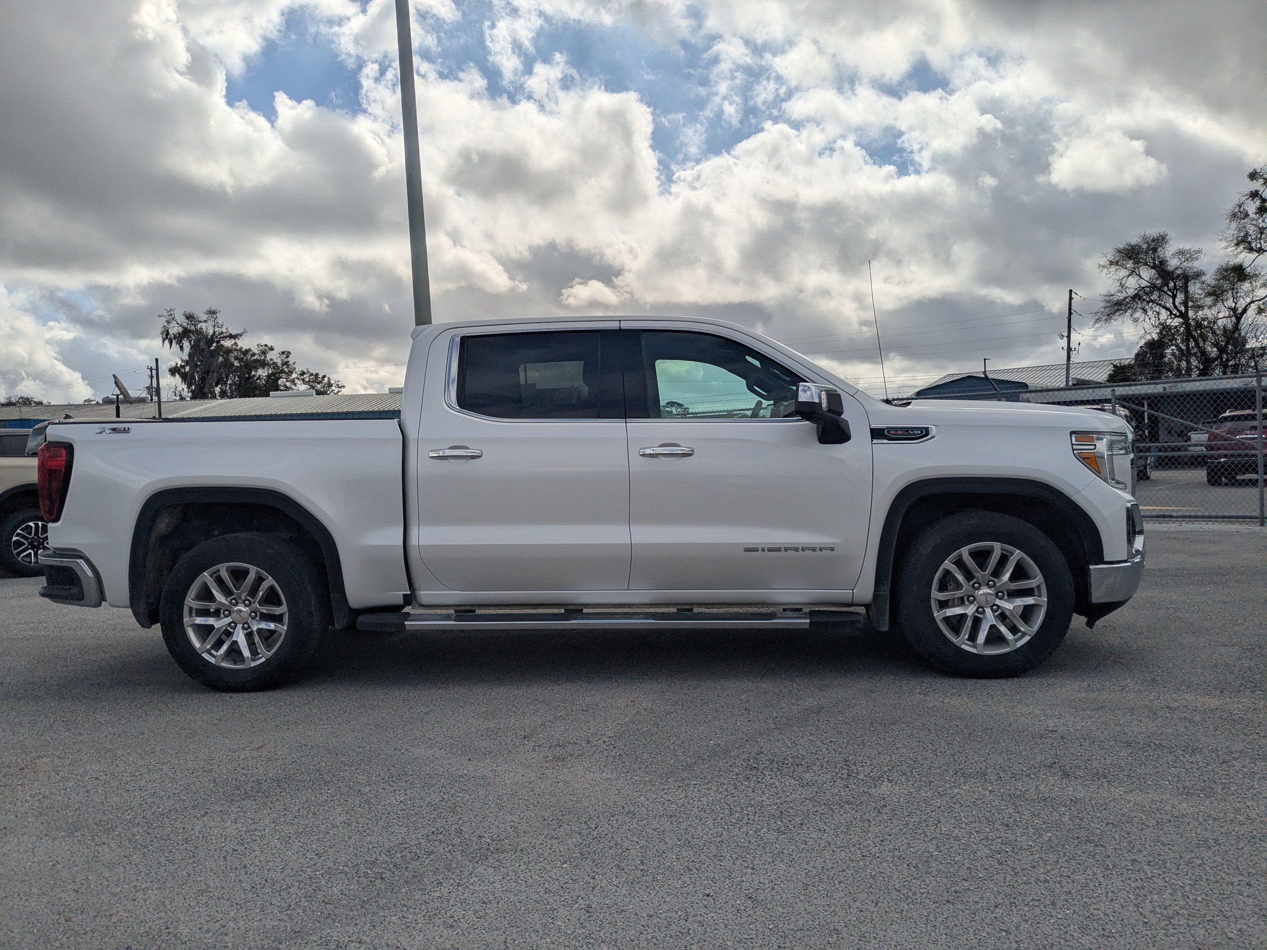 Used 2022 GMC Sierra 1500 SLT w/ SLT Premium Plus Package AWD/4WD image 2