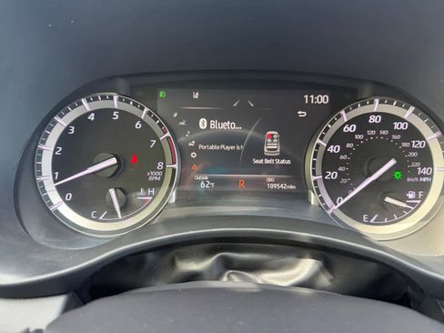Used 2022 Toyota Highlander XLE AWD/4WD image 5