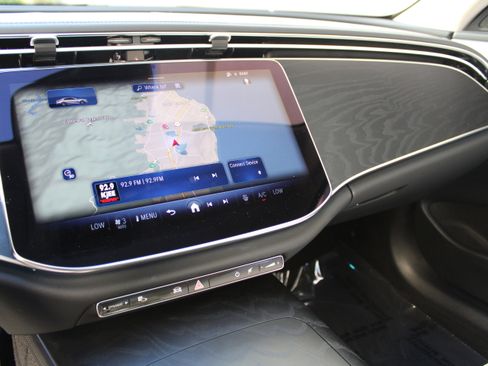 Used 2025 Mercedes-Benz E 350 Sedan image 18