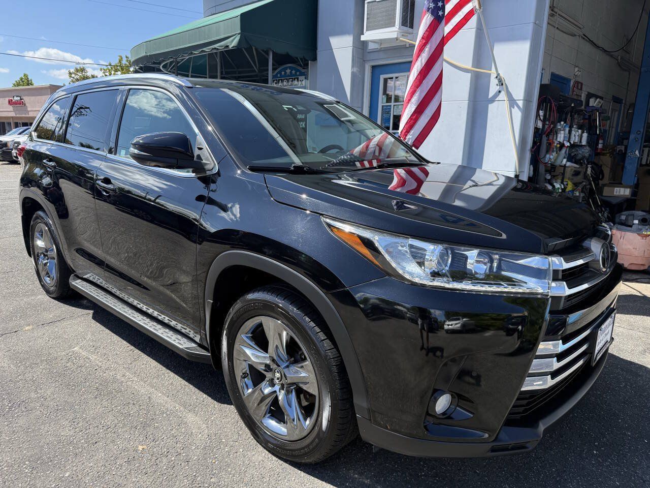Used 2017 Toyota Highlander Limited Platinum AWD/4WD image 4