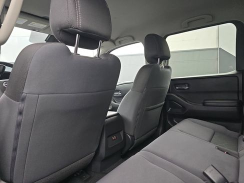 Used 2025 Nissan Frontier SV RWD image 38