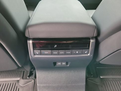 Used 2024 Lexus GX 550 w/ Accessory Package (Z1) AWD/4WD image 11