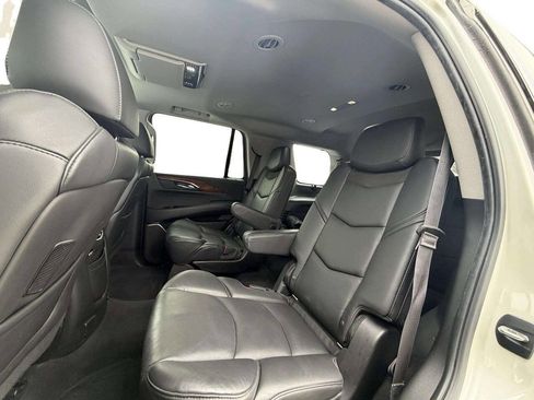 Used 2015 Cadillac Escalade Luxury image 16