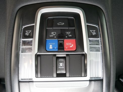 Used 2023 RAM 1500 Laramie AWD/4WD image 33