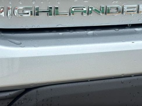Used 2023 Toyota Highlander XLE AWD/4WD image 31
