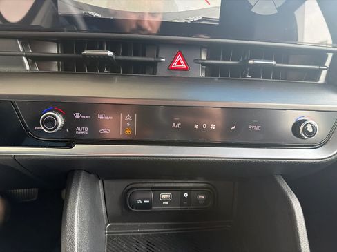 Used 2025 Kia Sportage EX FWD image 20