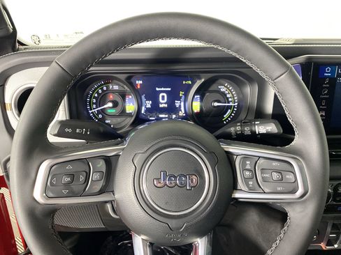 Used 2025 Jeep Wrangler Unlimited Sahara AWD/4WD image 20