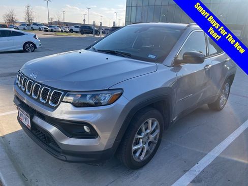 Used 2024 Jeep Compass Latitude image 1