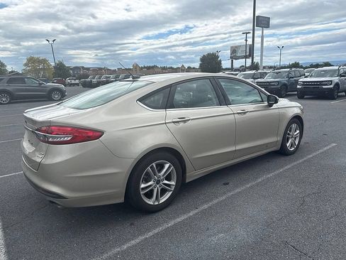 Certified 2018 Ford Fusion SE w/ Fusion SE Technology Package FWD image 4