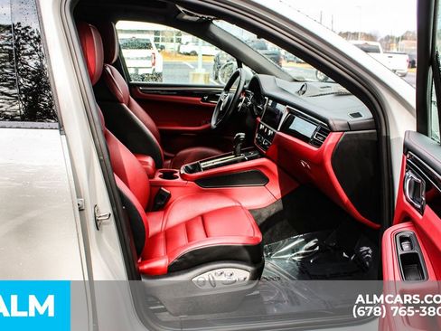 Used 2024 Porsche Macan image 21