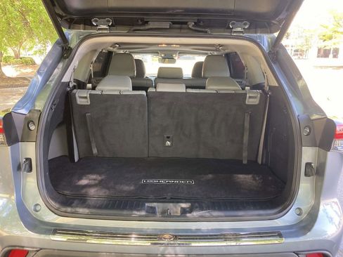 Used 2023 Toyota Highlander XLE image 8