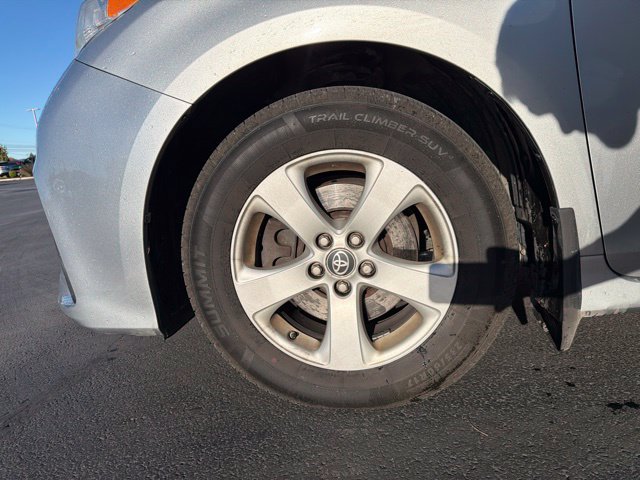 Used 2020 Toyota Sienna LE w/ LE Preferred Package FWD image 10