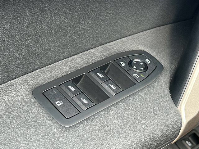Used 2024 BMW iX xDrive50 AWD/4WD image 14