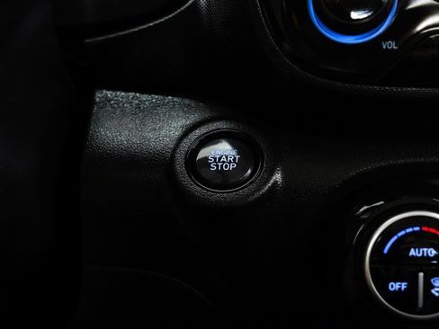Used 2024 Hyundai Venue SEL FWD image 20