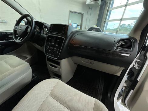 Used 2019 Dodge Grand Caravan SE FWD image 28