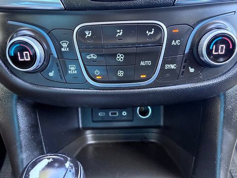 Used 2019 Chevrolet Equinox LT FWD image 25