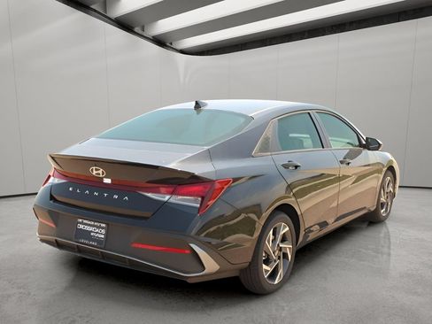 Used 2025 Hyundai Elantra Sport w/ Cargo Package FWD image 5
