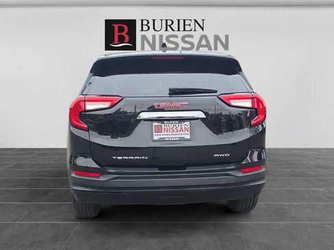 Used 2024 GMC Terrain SLE AWD/4WD image 4
