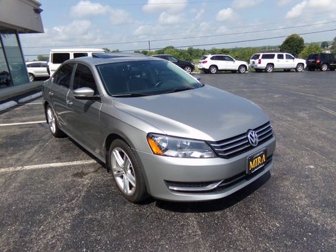 Used 2014 Volkswagen Passat 1.8T SE FWD image 6