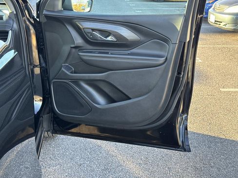 Used 2023 GMC Terrain SLT image 13