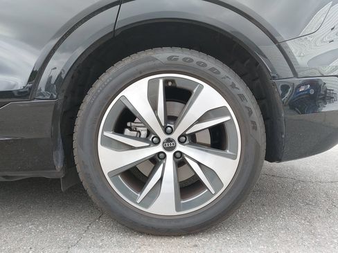 Used 2024 Audi Q8 e-tron Premium Plus w/ Premium Plus Package AWD/4WD image 7