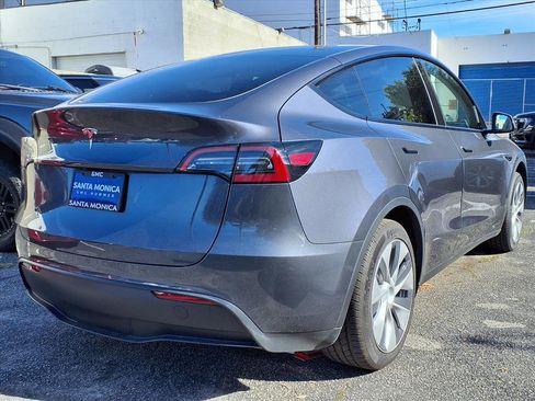 Used 2023 Tesla Model Y 2WD image 9