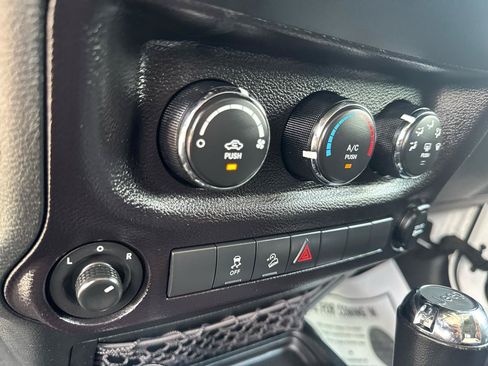 Used 2018 Jeep Wrangler Unlimited Sport AWD/4WD image 37