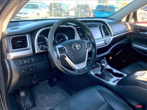 Used 2015 Toyota Highlander Limited image 17