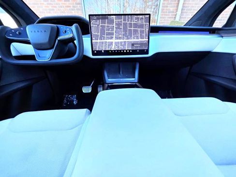 Used 2023 Tesla Model X image 35