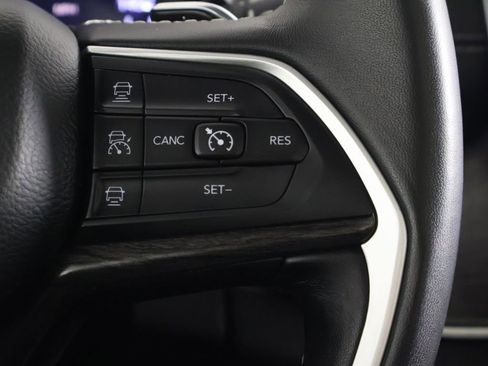 Used 2022 Jeep Grand Cherokee L Limited AWD/4WD image 46