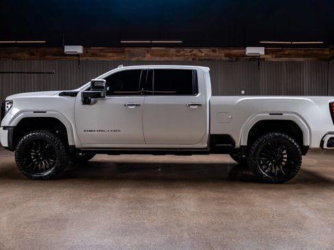 Used 2024 GMC Sierra 3500 Denali Ultimate AWD/4WD image 4