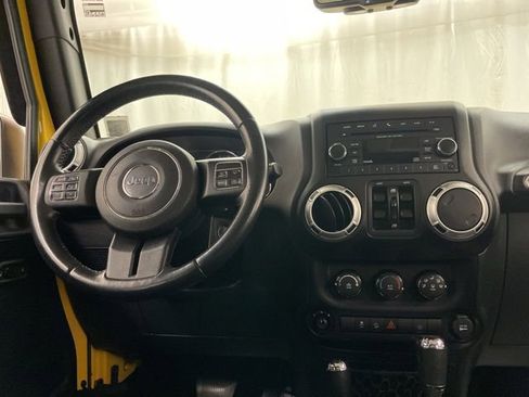 Used 2015 Jeep Wrangler Unlimited Sahara w/ Connectivity Group image 13