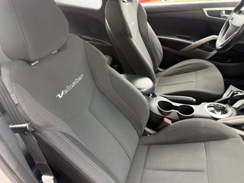 Used 2017 Hyundai Veloster FWD image 20