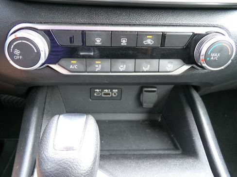 Used 2025 Nissan Altima 2.5 SV FWD image 10