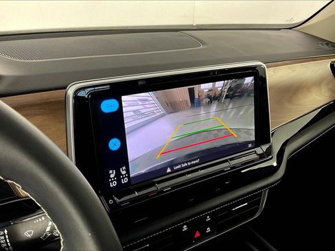 Used 2024 Volkswagen Atlas SE image 13