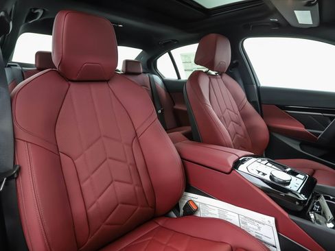 Used 2026 BMW 530i xDrive w/ M Sport Package image 33