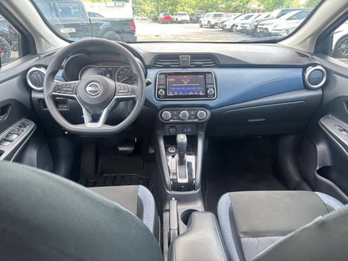 Used 2025 Nissan Versa SV FWD image 32