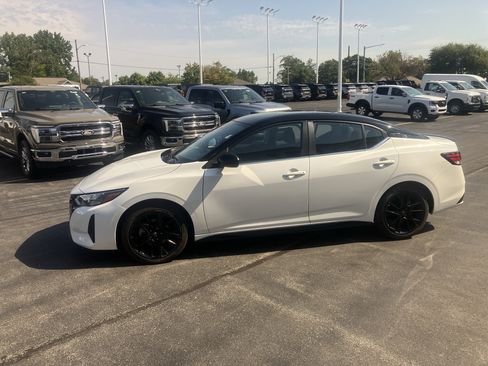 Used 2025 Nissan Sentra SR w/ Midnight Edition FWD image 4
