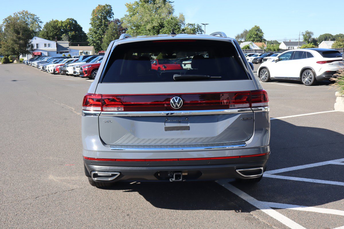Used 2025 Volkswagen Atlas SEL AWD/4WD image 8