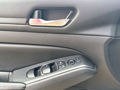 Used 2024 Nissan Altima 2.5 SV FWD image 27