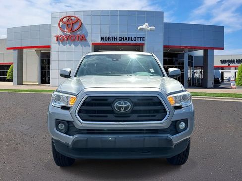 Used 2019 Toyota Tacoma SR5 RWD image 2