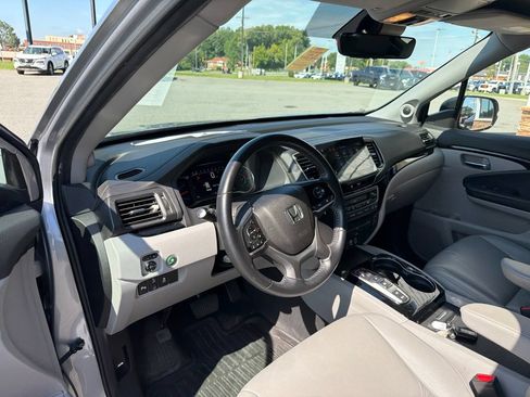 Used 2021 Honda Pilot Touring image 4