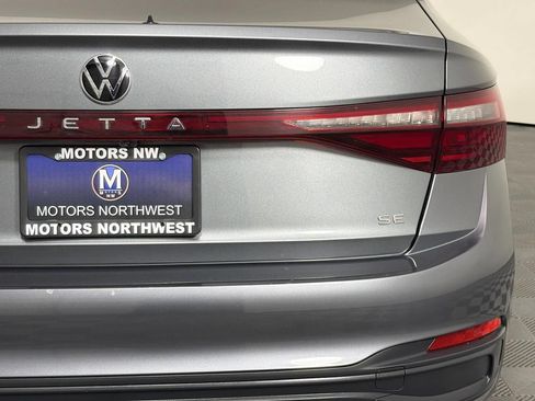 Used 2025 Volkswagen Jetta SE FWD image 24