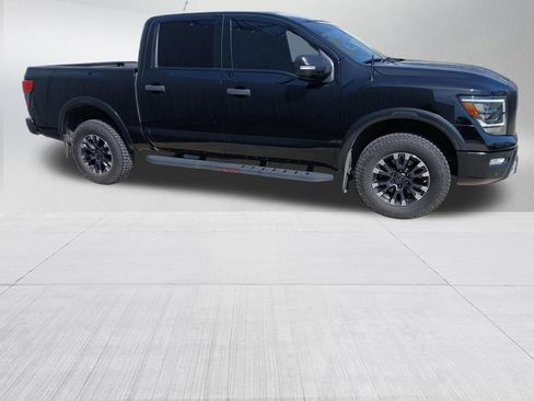 Used 2020 Nissan Titan PRO-4X w/ Pro-4x Convenience Package image 4